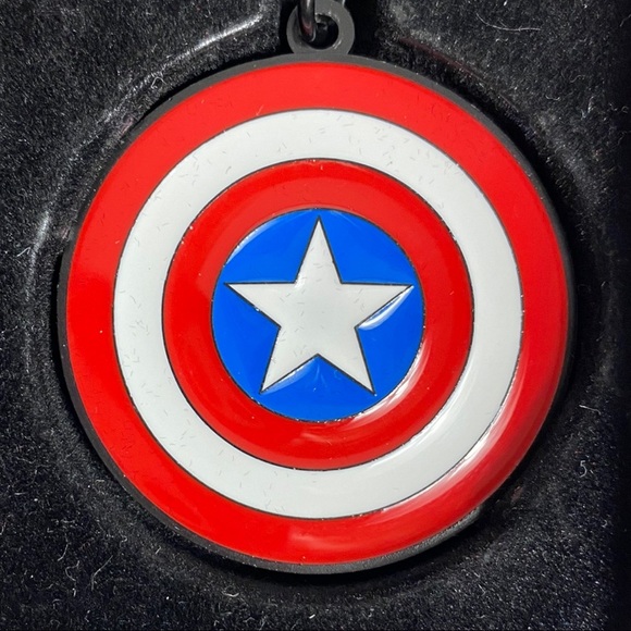 NWT In Gift Box Marvel Trifold Wallet With Keychain - Picture 7 of 7